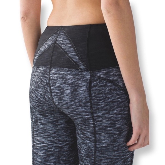 Lululemon exquisite crop dramatic static white black / black - Picture 3 of 14